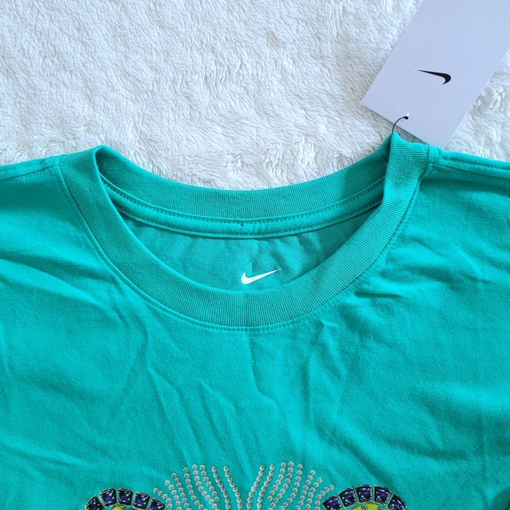 Nike👟 x LeBron James🏀 "Strive For Greatness" Lion's Head🦁 Dri-Fit Tee👕 - NWT - Picture 4 of 16